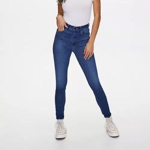 Levi’s Mile High Super Skinny Jeans